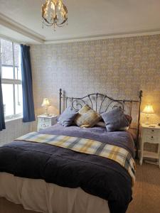 Säng eller sängar i ett rum på Brooklands Guest House