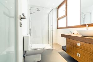A bathroom at Melenara Beach Avenue Apt Shared Terrace Még 37 kép