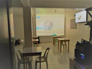 TV a/nebo společenská místnost v ubytování RB Baruiz "Hideaway" Inn - Cebu South