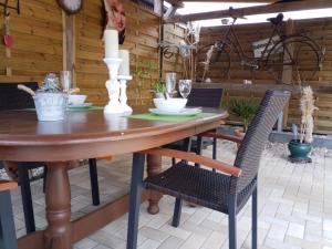a wooden table and chairs on a patio at Ferienwohnung Kleines Nest in Hohendodeleben