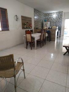 a dining room and kitchen with a table and chairs at Doce Lar - Casa de Praia in Itapipoca