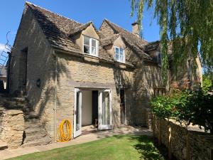 Gallery image of Rose Barn Cotswolds with Hot Tub in Langford