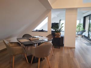 Posezení v ubytování Apartments Metzingen Panoramablick
