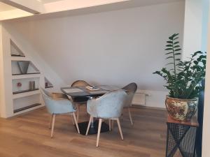 Posezení v ubytování Apartments Metzingen Panoramablick