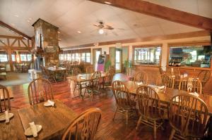A restaurant or other place to eat at Wyndham Resort at Fairfield Sapphire Valley
