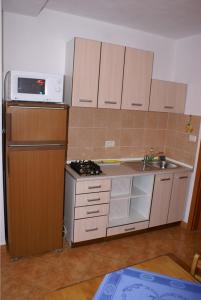Η κουζίνα ή μικρή κουζίνα στο Apartments & Rooms Elda