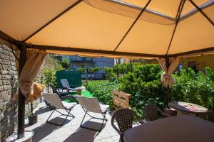 A garden outside Bianco Latte