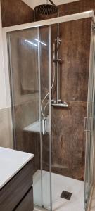 Et badeværelse på International Seaview Apartments + 104 billeder