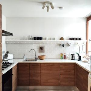 a kitchen with wooden cabinets and a sink at Testa d'Oro in Venice