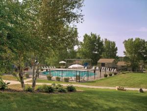 Bazén v ubytování Club Wyndham Tamarack nebo v jeho okolí