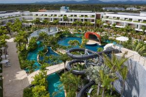 un'immagine di un parco acquatico in un resort di Dreams Onyx Resort & Spa - All Inclusive a Punta Cana