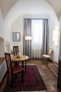 Istumisnurk majutusasutuses Altstadt Hotel Stadtkrug