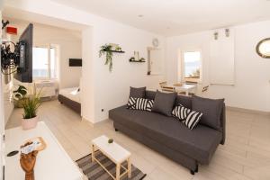 a living room with a couch and a table at Lucy's House in Riomaggiore