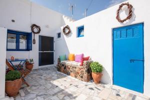 a living room with a blue door and a couch at Eva's Guesthouse in Éxo Goniá