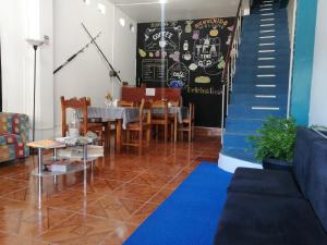 Posezení v ubytování Hostal La Casa de Luis