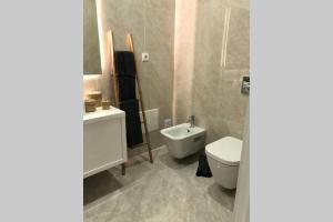 a bathroom with a toilet and a sink at Apartamento Rooftop Montenegro in Faro