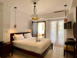 Tempat tidur dalam kamar di Hotel Acropol