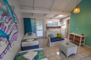 Zona d'estar a The Black Pearl Beachside Apartments