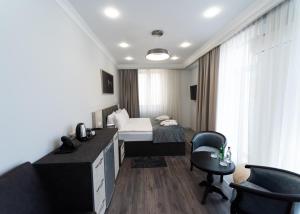 Postel nebo postele na pokoji v ubytování Downtown Suites Yerevan