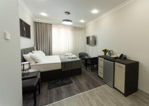 Postel nebo postele na pokoji v ubytování Downtown Suites Yerevan
