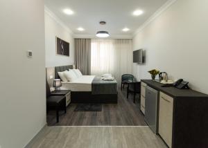 Postel nebo postele na pokoji v ubytování Downtown Suites Yerevan