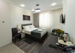 Postel nebo postele na pokoji v ubytování Downtown Suites Yerevan