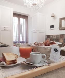 Jedlo v ubytovaní bed & breakfast alebo blízkom okolí + 27 fotografií