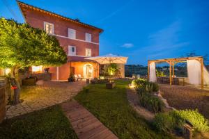 Κήπος έξω από το Palazzo del Papa Country Suites