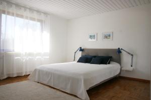 Postelja oz. postelje v sobi nastanitve Björkholm - Villa in Målilla