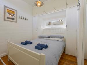 Llit o llits en una habitació de 2 Brook Cottages