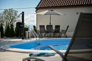 Bazén v ubytování Villa Burra nebo v jeho okolí