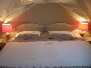 Łóżko lub łóżka w pokoju w obiekcie Gîte Monteaux, 2 pièces, 2 personnes - FR-1-491-127