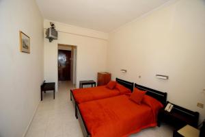 Tempat tidur dalam kamar di Argassi Beach Hotel
