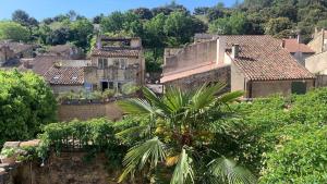 Galeriebild der Unterkunft la villageoise, chambre troglodyte pitoresque au cœur du village in Rognes