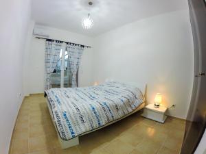 Postel nebo postele na pokoji v ubytování Appartement Résidence Alwaha Saidia + 32 fotografií