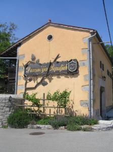 Fotografija u galeriji objekta Guesthouse Domacija Sajna u Sežani
