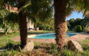 The swimming pool at or close to A PORTELA - Pereiro de Aguiar