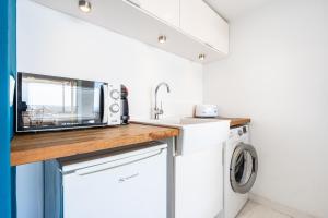 Kuchyňa alebo kuchynka v ubytovaní Hauzify I Loft Brisa del Mar + 14 fotografií