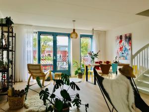 a living room filled with furniture and decorations at Canal House - Homestay in Alkmaar