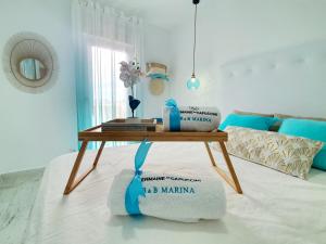 Ein Bett oder Betten in einem Zimmer der Unterkunft Benal-beach Marina Deluxe