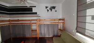 Postel nebo postele na pokoji v ubytování Kraków Chilli Hostel