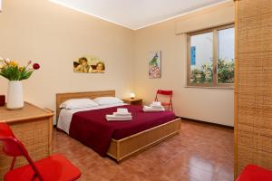 A bed or beds in a room at I Tre Golfi - Appartamenti a 300 mt dal mare