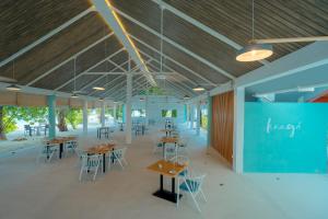 Restaurace v ubytování Rahaa Resort Maldives