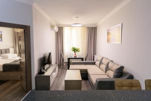 Postel nebo postele na pokoji v ubytování Downtown Suites Yerevan
