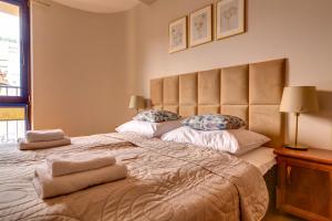 Posteľ alebo postele v izbe v ubytovaní Krynica Apartamenty Centrum Deptak 45
