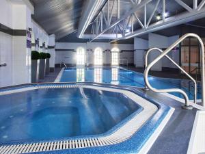 a swimming pool with a large blue tub at Mercure Exeter Southgate Hotel in Exeter