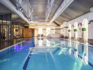 Piscina a Mercure Exeter Southgate Hotel o a prop