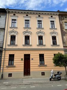 Budova, v ktorej sa apartmánový hotel nachádza