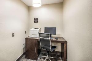 Business area at/o conference room sa Sleep Inn & Suites Tallahassee-Capitol