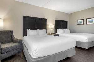 Comfort Inn & Suites Greer - Greenville客房内的一张或多张床位